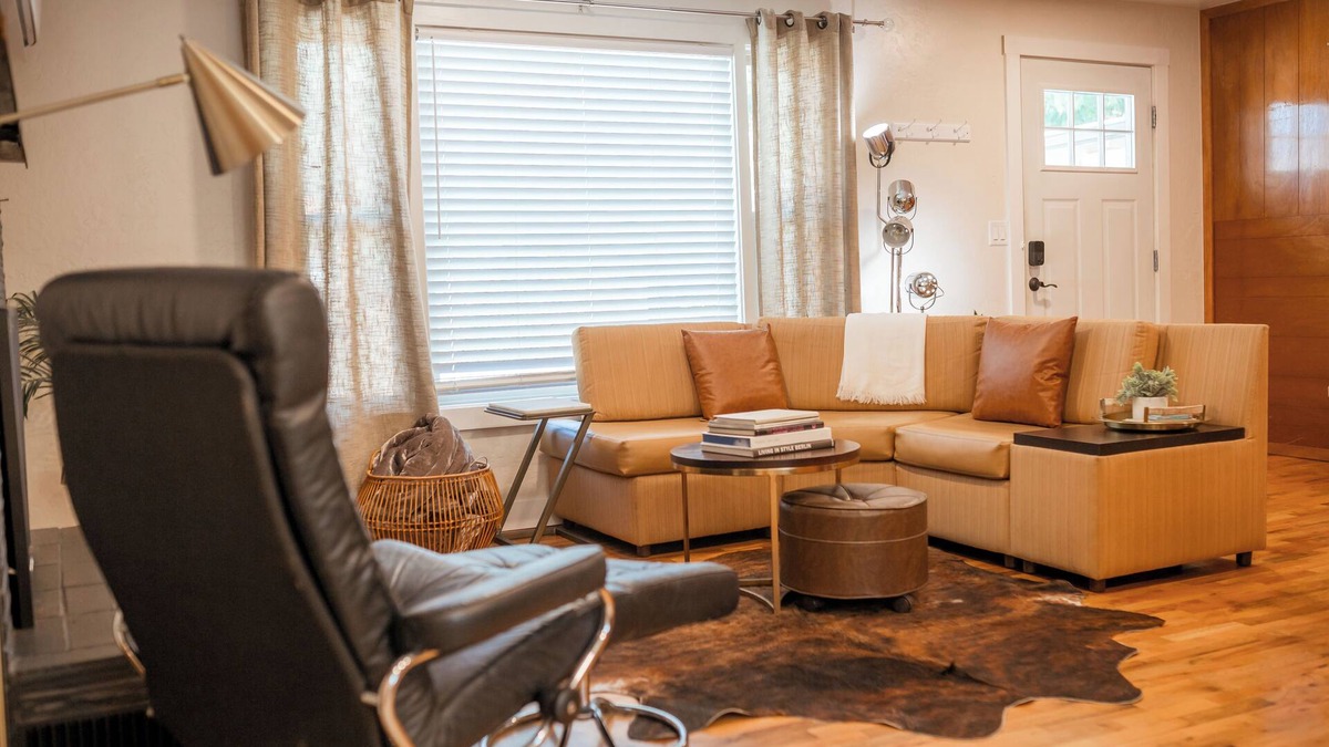 Phoenix House | Mid Century Modern Guest House