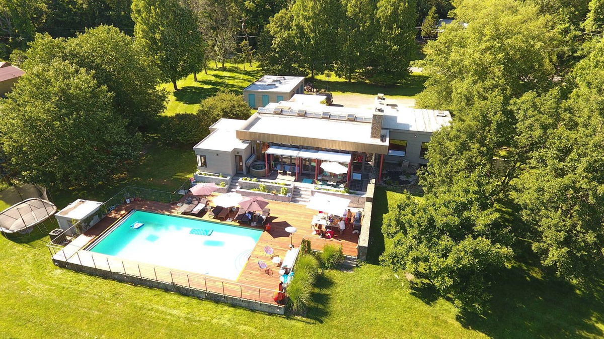Accord House | Mid Century Modern- Hot tub-Ski-View- Fireplaces-Pond-35 min to Woodstock