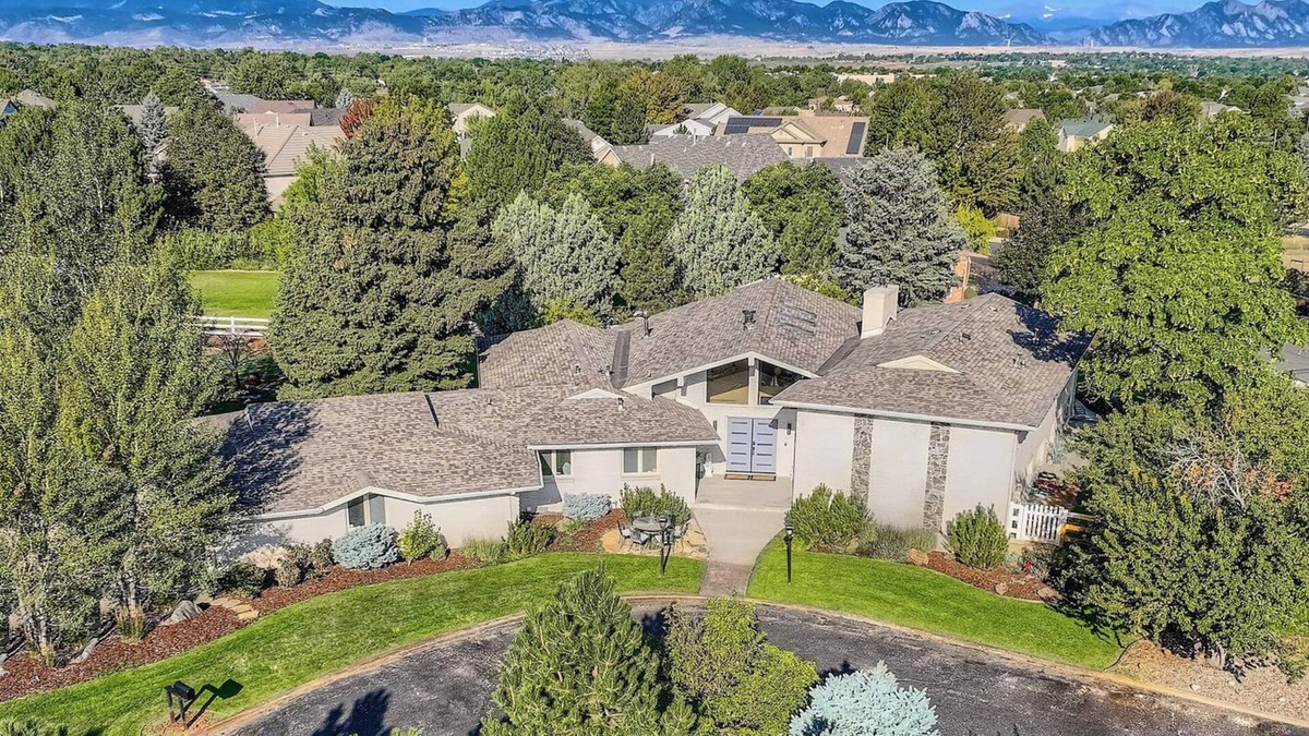 Westcliff and Cambridge House | Mid-Century Modern Retreat 7BR Sleeps 22 w/Hot Tub & Game Room