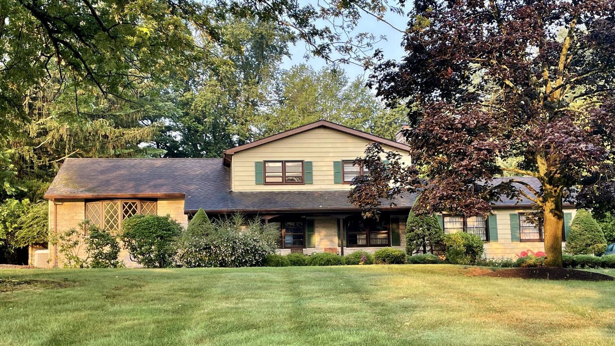 Washington Crossing House | Mid century charming home - monthly rentals welcome