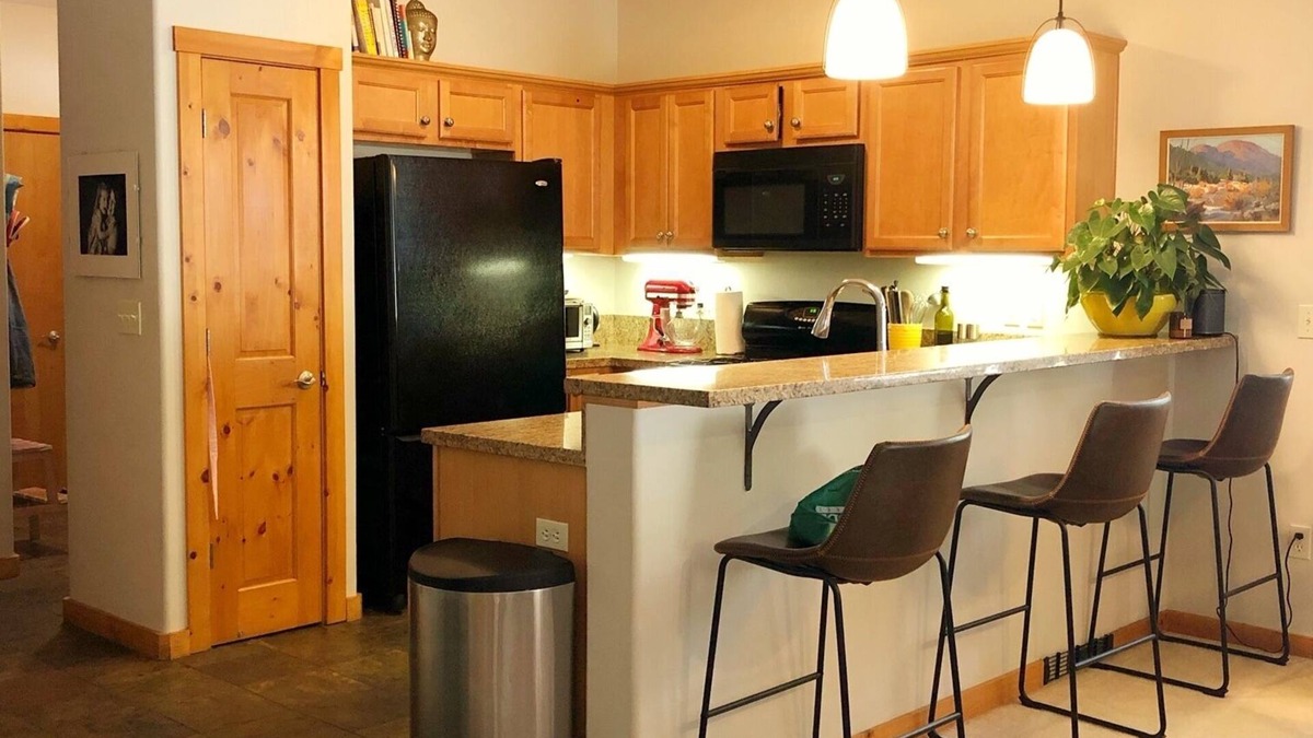 Truckee Condo | Mid term rental on ground floor 2 bedroom garden unit in resort like community.