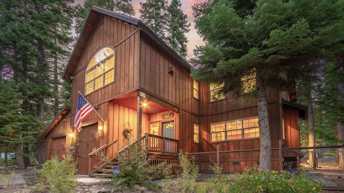 Carnelian Bay House | Mid-week specials! Steps to GarWoods and to the Lake! Dog Friendly!