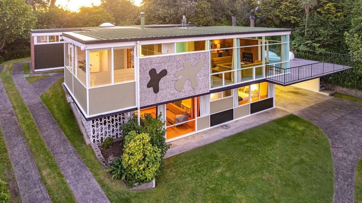 Whanganui House | Midcentury Modern Masterpiece - 4bedroom Home in Whanganui