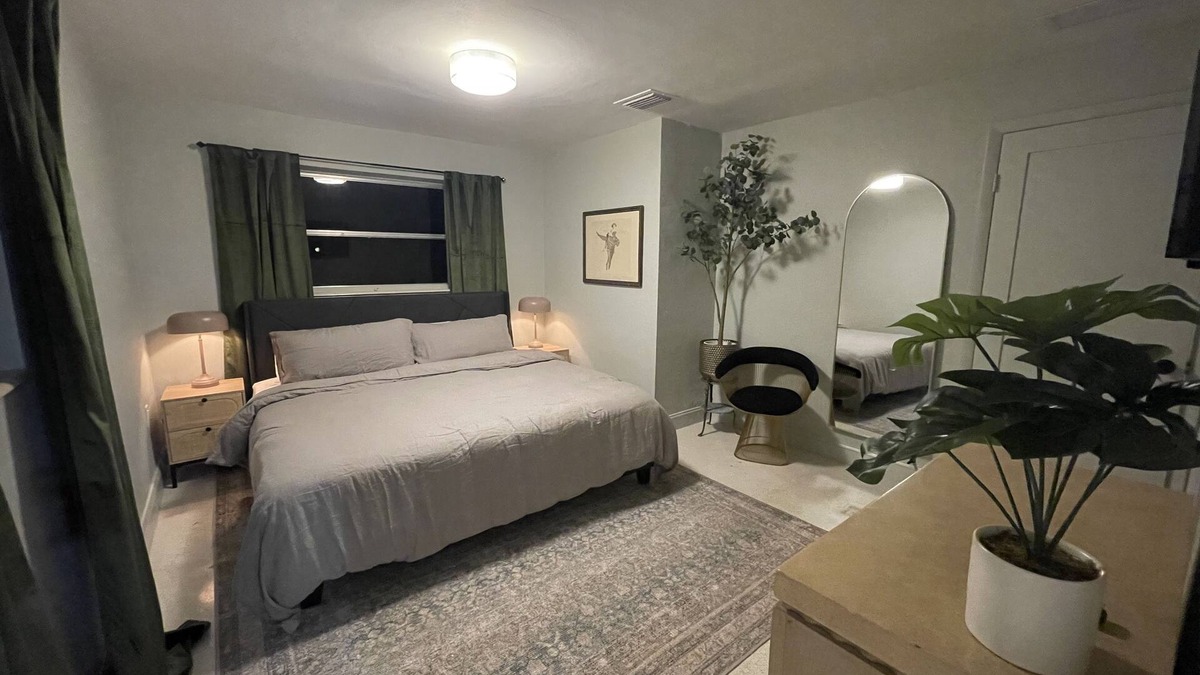 East Naples House | Midcentury Rambler with large backyard and open patio.