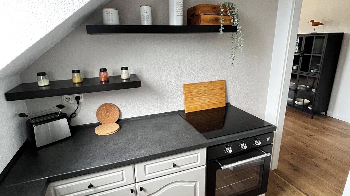 Kaßberg Apartment | Midcentury smart home on Kaßberg
