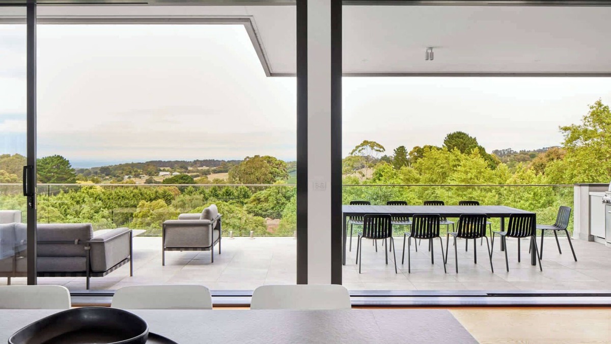 Red Hill South Apartment | Middle of the Hill | Countryside Estate