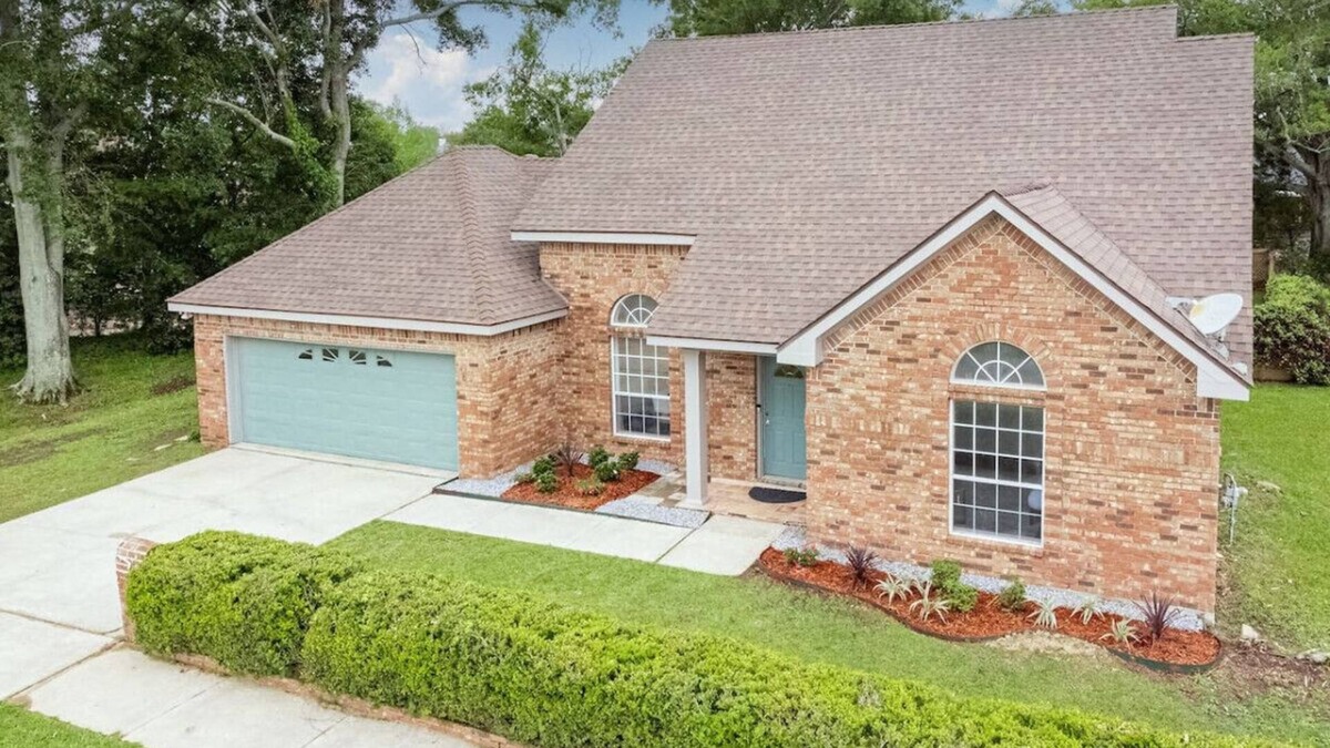 Milton House | Middle Of Town, Pet Friendly
