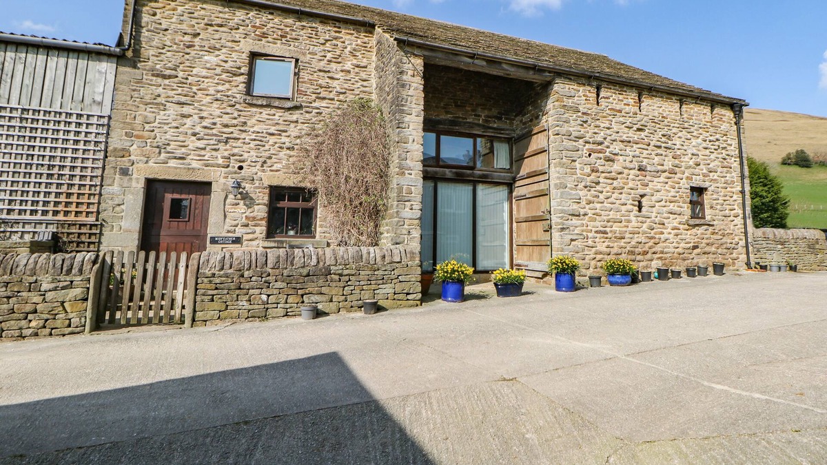 Peak District Cottage | MIDFEATHER COTTAGE, family friendly, with a garden in Edale