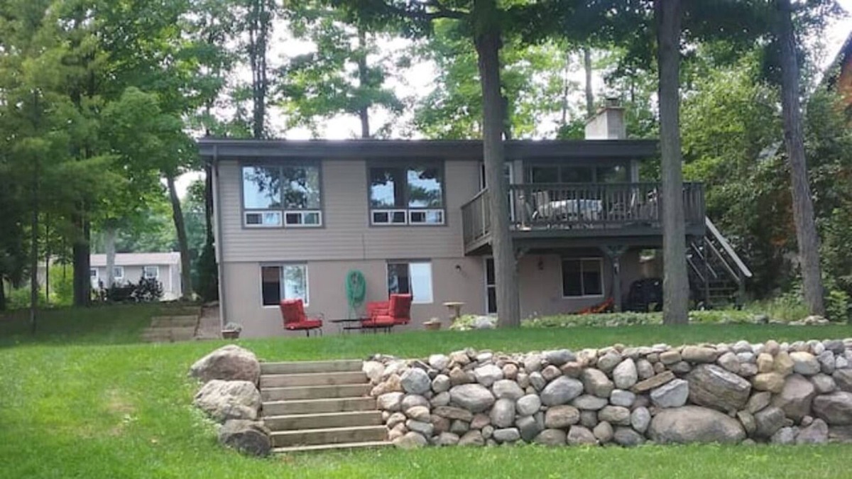 Port McNicoll House | Midland Bay Woods Retreat