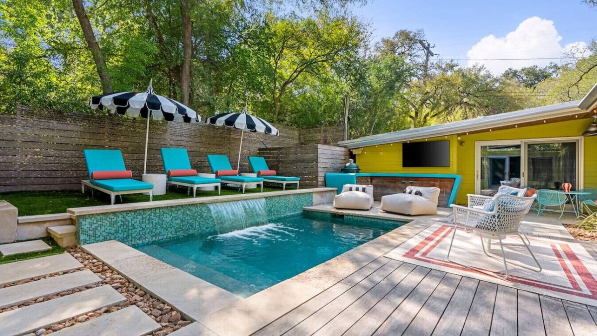 Zilker House | MidMod Bungalow 5BR Heated Pool