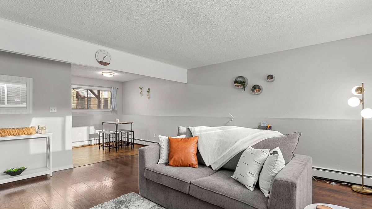 Turnagain House | *Midnight Sun Suite*5 mins to Airport *Fast Wifi*