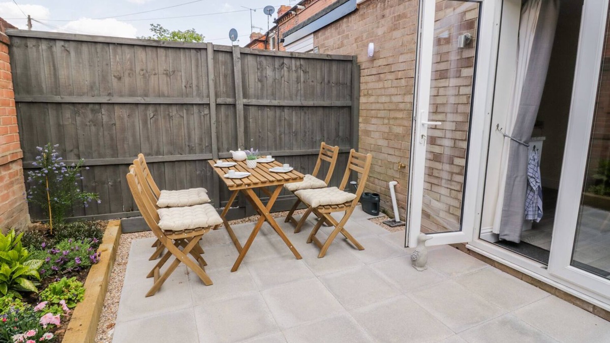 City Centre Cottage | Midsummer Cottage
