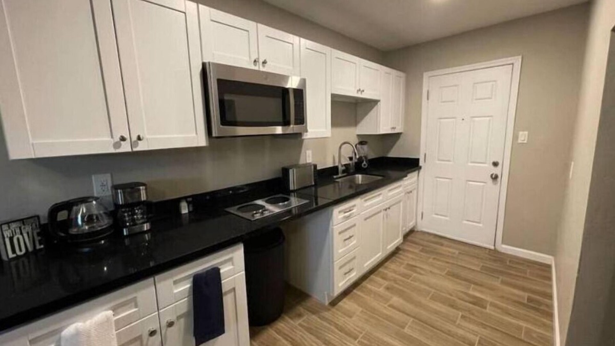 Cheery Lynn House | Midtown 1BR – Stylish Unit D