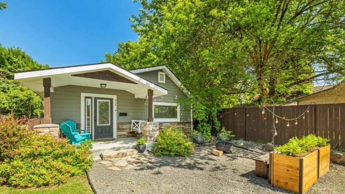 Coeur d'Alene House | Midtown Bungalow, 3 blocks to shops & dining!