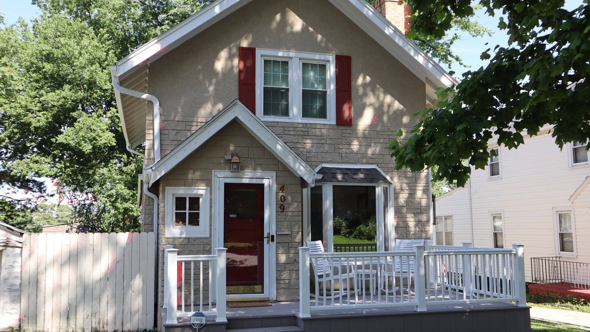 Dundee-Happy Hollow Historic District House | Midtown Charmer