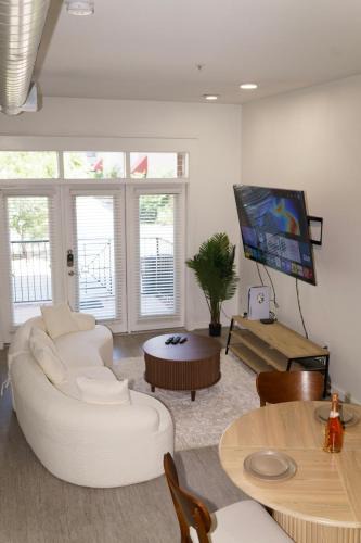Montrose Apartment | Midtown! Close to Convention Center & Stadiums