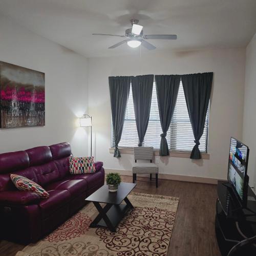 Montrose Apartment | Midtown Downtown Breeze