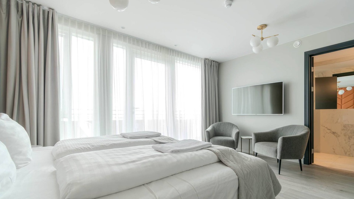 Downtown Hotel | Midtown Hotel - Double Room with Balcony