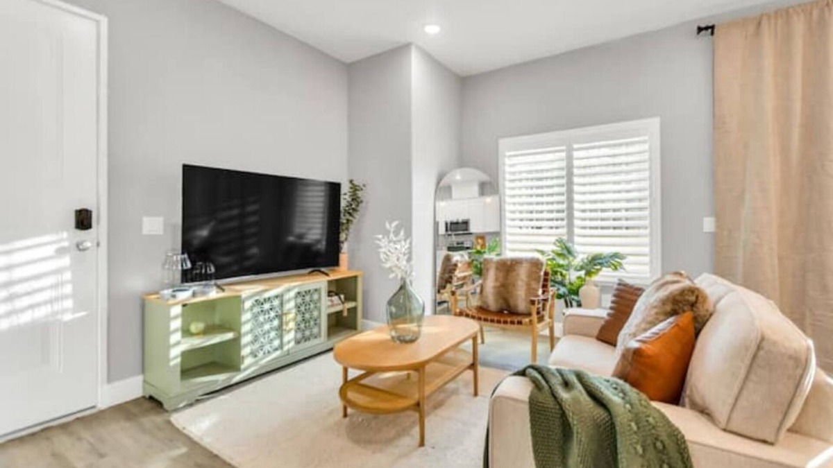 Midtown Sacramento Apartment | Midtown Midrise- Emerald