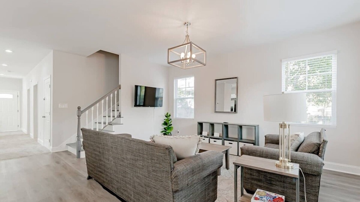 Columbia House | Midtown, Near USC & River - Paired On Pope 2