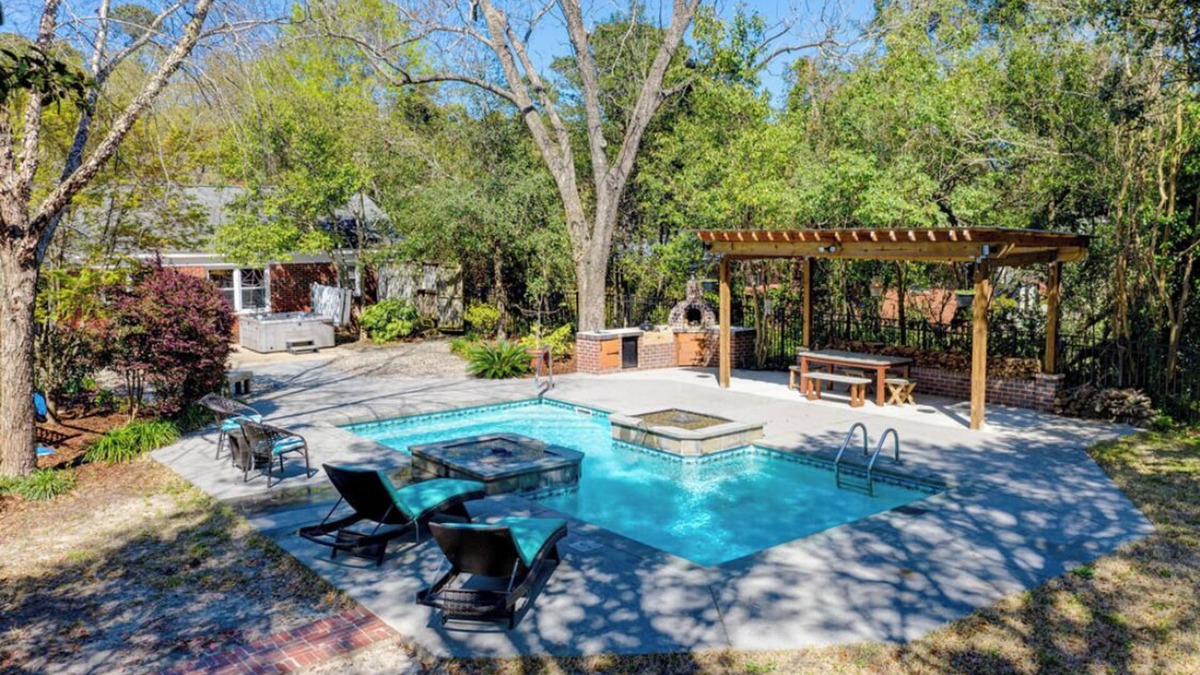 Pineywoods House | Midtown Oasis 10 min from Wrightsville Beach and Downtown