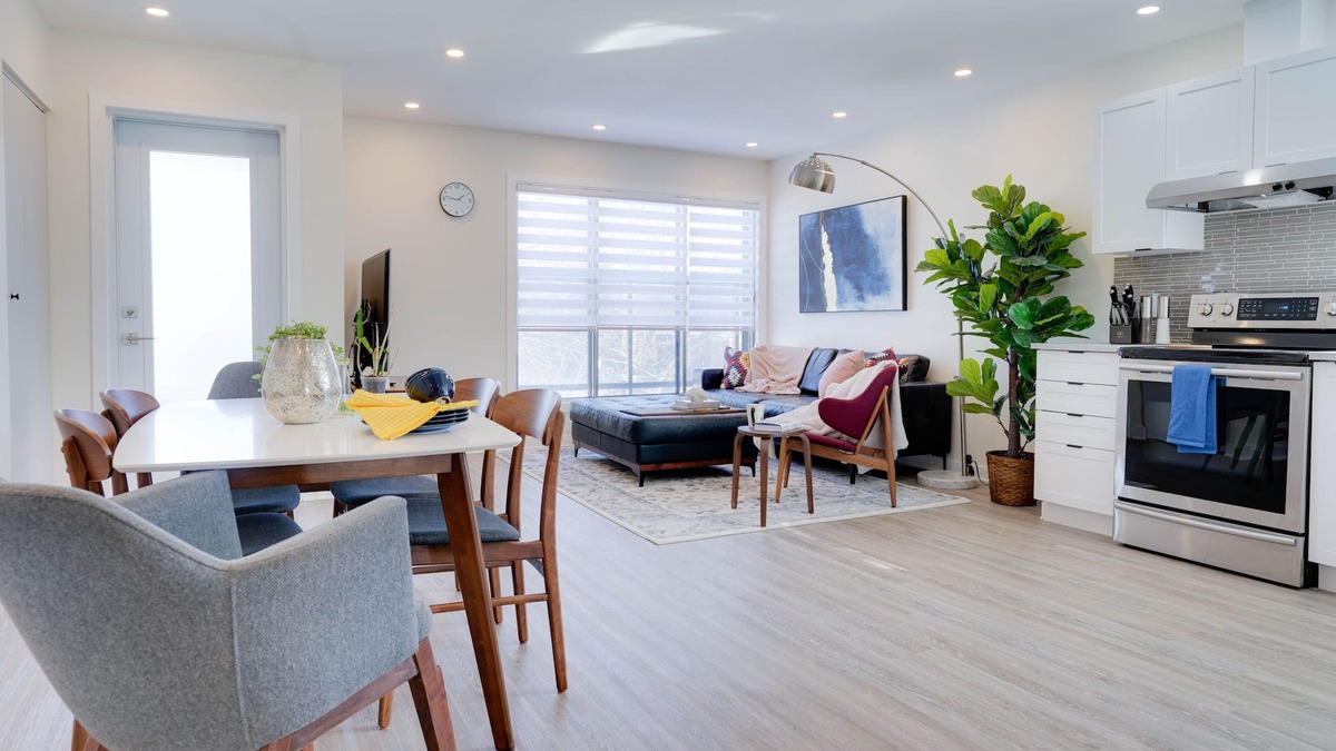Ahuntsic-Cartierville Apartment | Midtown Sun Drenched Well Furnished 2BR No Clean $