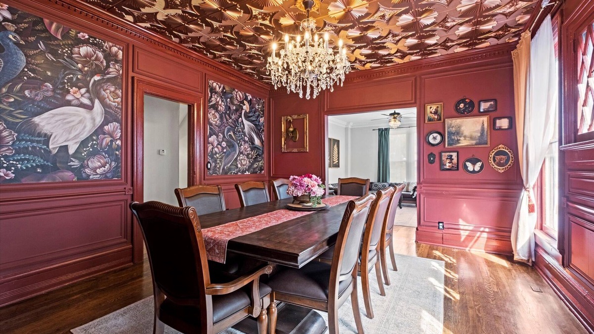 North Hyde Park Apartment | Midtown Victorian Upper- Historic 3BR in Hyde Park