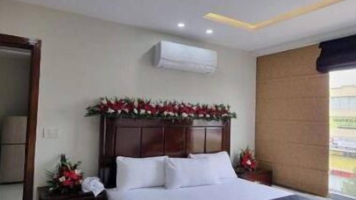 Bahria Town Apartment | MIDWAY HOTEL & RESIDENCY - Studio Apartment Unit S3