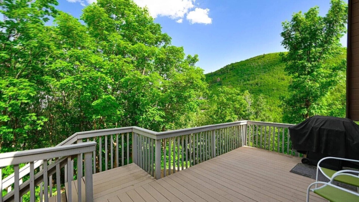 Midway Cabin | Midway Treehouse Cabin