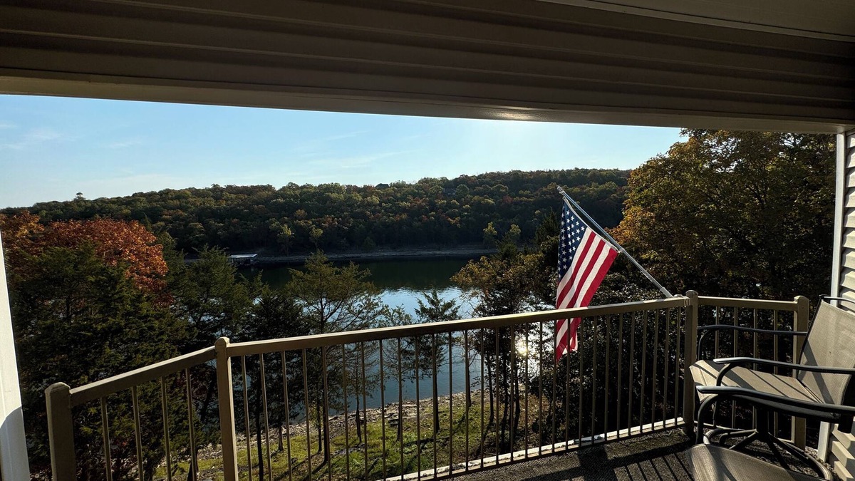 Kimberling City Condo | Mike and Lee's relaxing 2-bedroom lakefront condo at Ozark Mountain Resort.