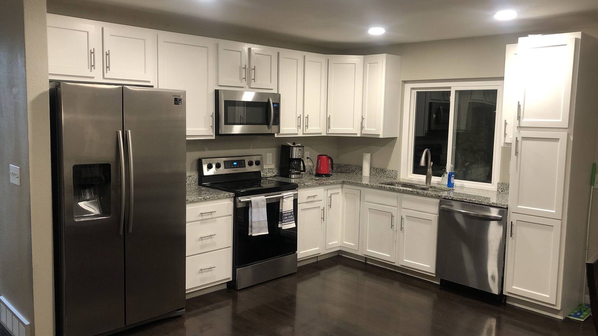Aurora House | MileHi Vacation Home (near DIA, pet friendly, has a baby crib)