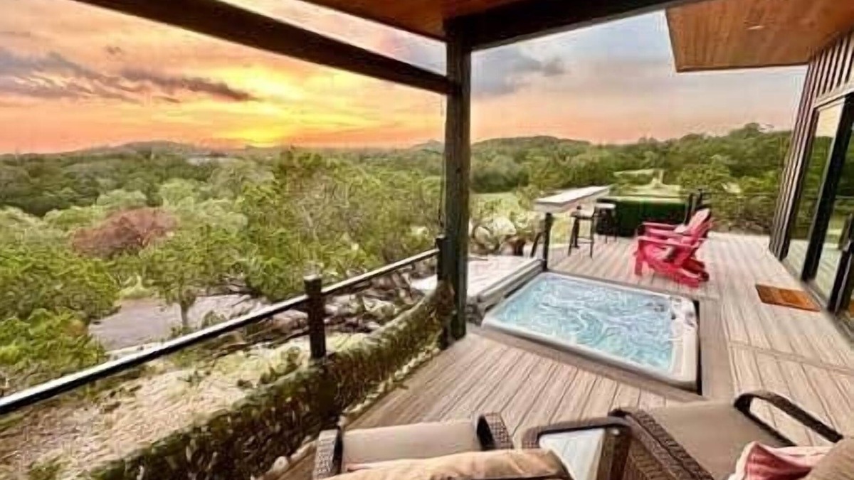 Helotes House | Milestone Cozy Getaway