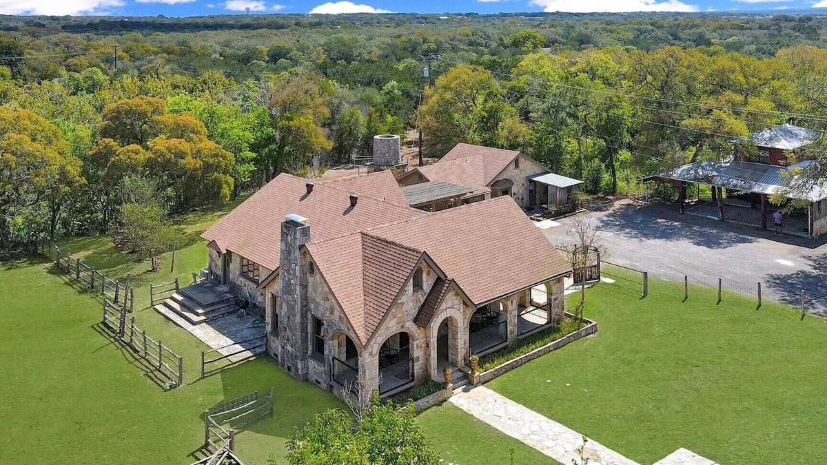 Dripping Springs House | Milk Bath Springs House | Pet Friendly - 1930's inspired Retreat!