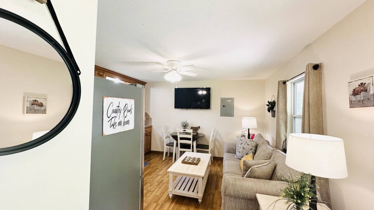 Pine Grove Cabin | Milk Hand House. Peaceful 1 bedroom cabin