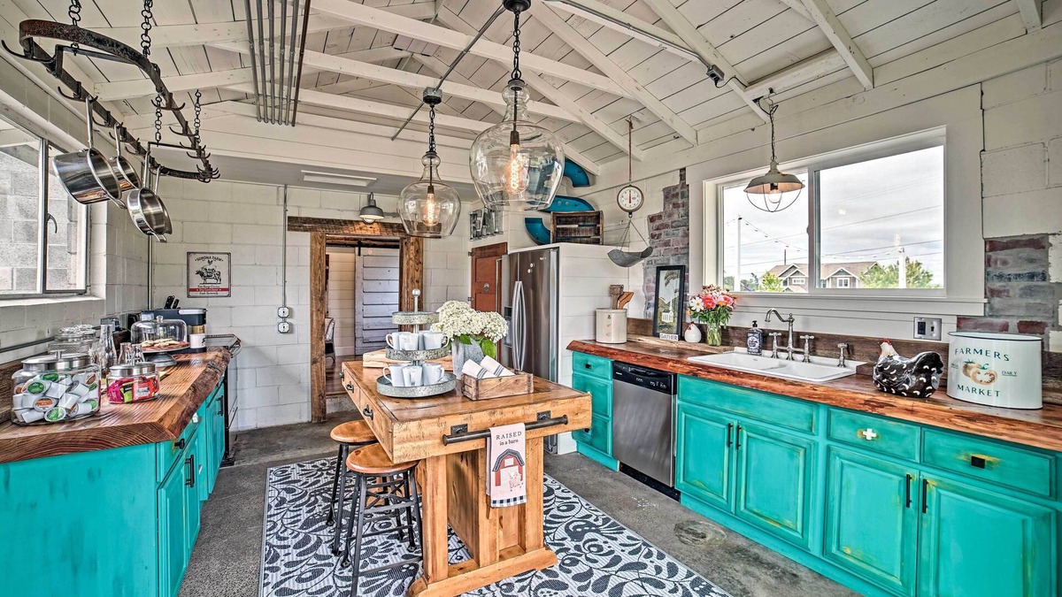 Everett Apartment | 'Milk Parlor' A Vintage-Chic Country Retreat