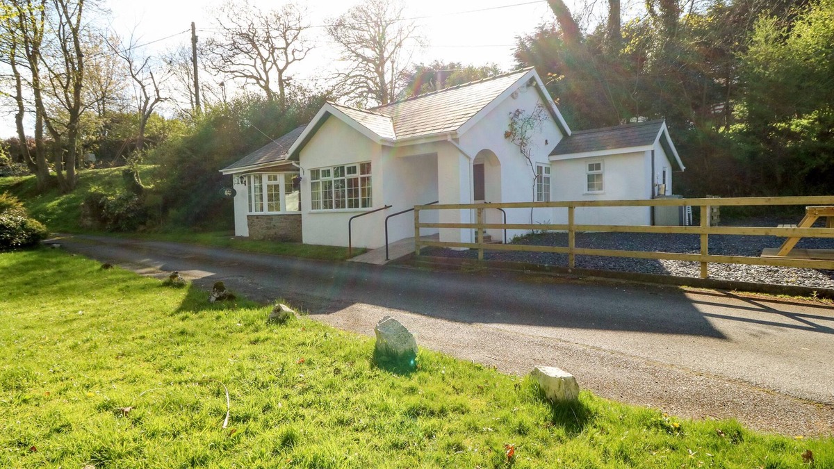 Garn Fadryn Cottage | MILL HOUSE COTTAGE, family friendly, with a garden in Sarn Meyllteyrn