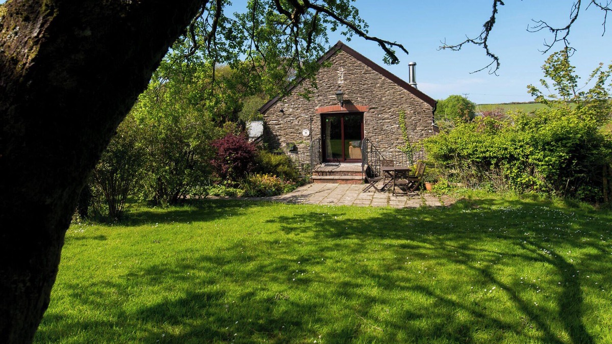 Ilfracombe Apartment | Mill Tower - Handsome upside down home - @ The Home Away South