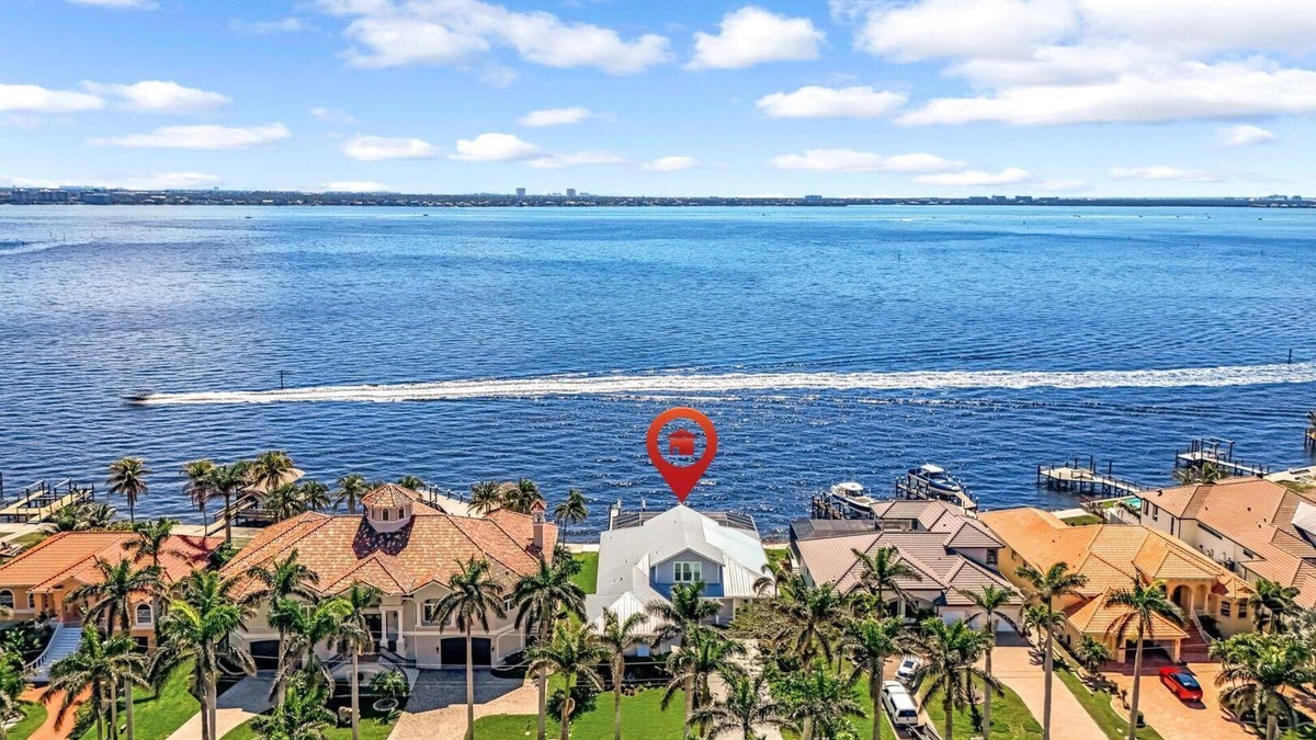 Yacht Club Villa | Million Dollar Riverfront Home in Upscale Yacht Club location