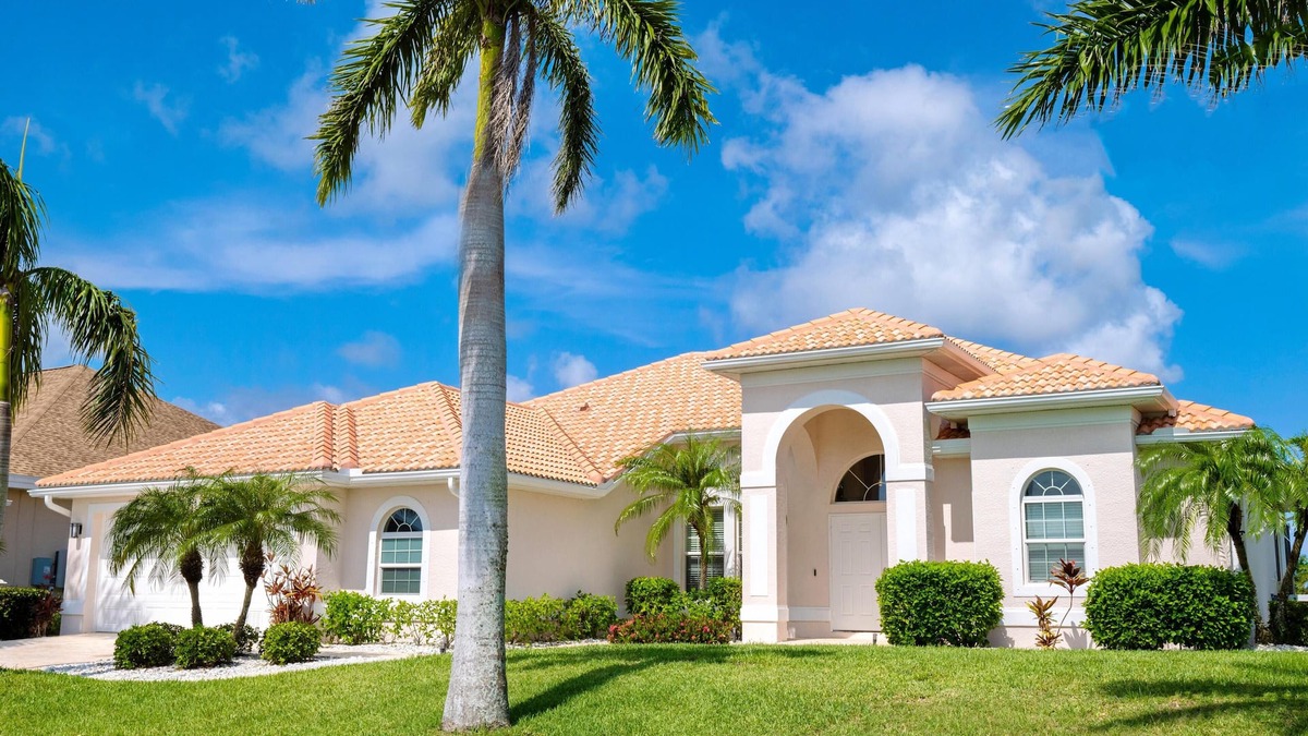 Cape Coral Villa | Million Dollar View Lakefront Home in Cape Coral