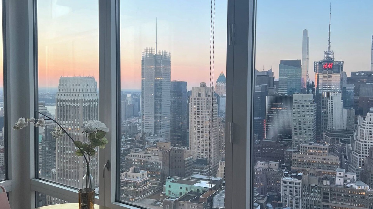 Midtown Apartment | Million dollar view spacious 1bed in prized location. Floor to ceiling windows.