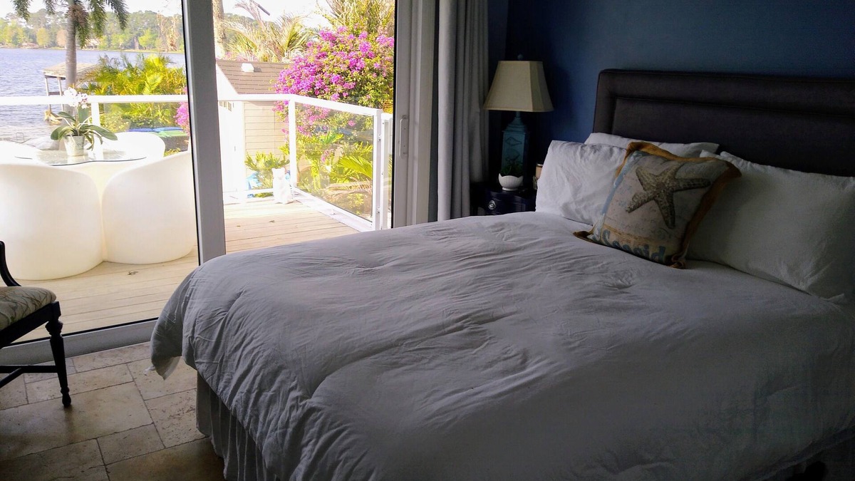 Fairview Shores Apartment | Million Dollar View on the Lake!