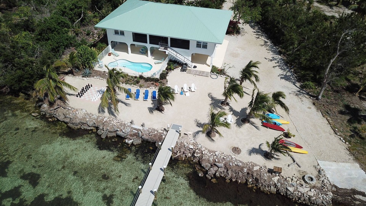 Marathon House | MILLION DOLLAR VIEW very private 4 bedroom resort with pool, pier, kayaks, spa