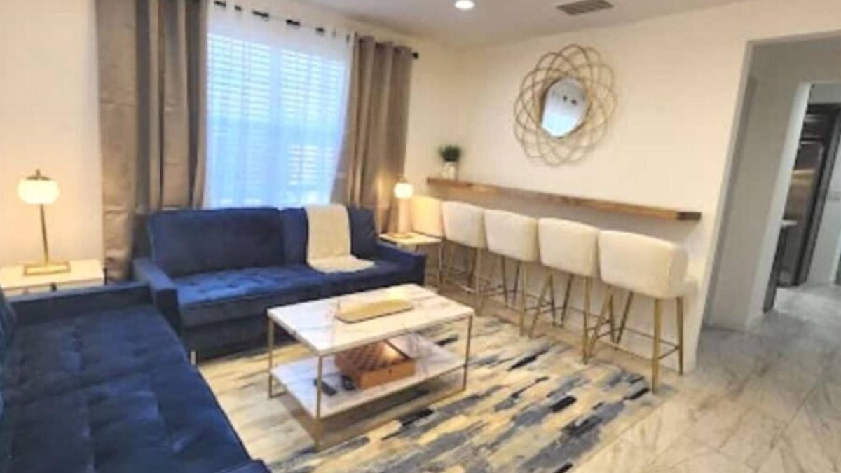 Fairvilla House | Mills House @WP. Sleeps 11 Renovated. Queen beds