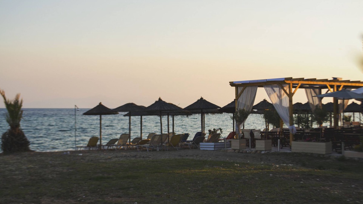 Paralia Dionysiou Hotel | Milonas House Apartments