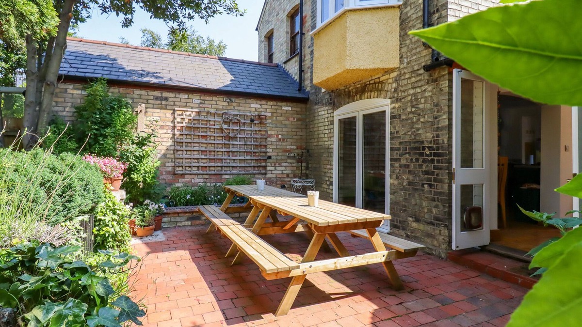 Cambridge House | MILTON ROAD (CITY END), with open fire in Cambridge, England