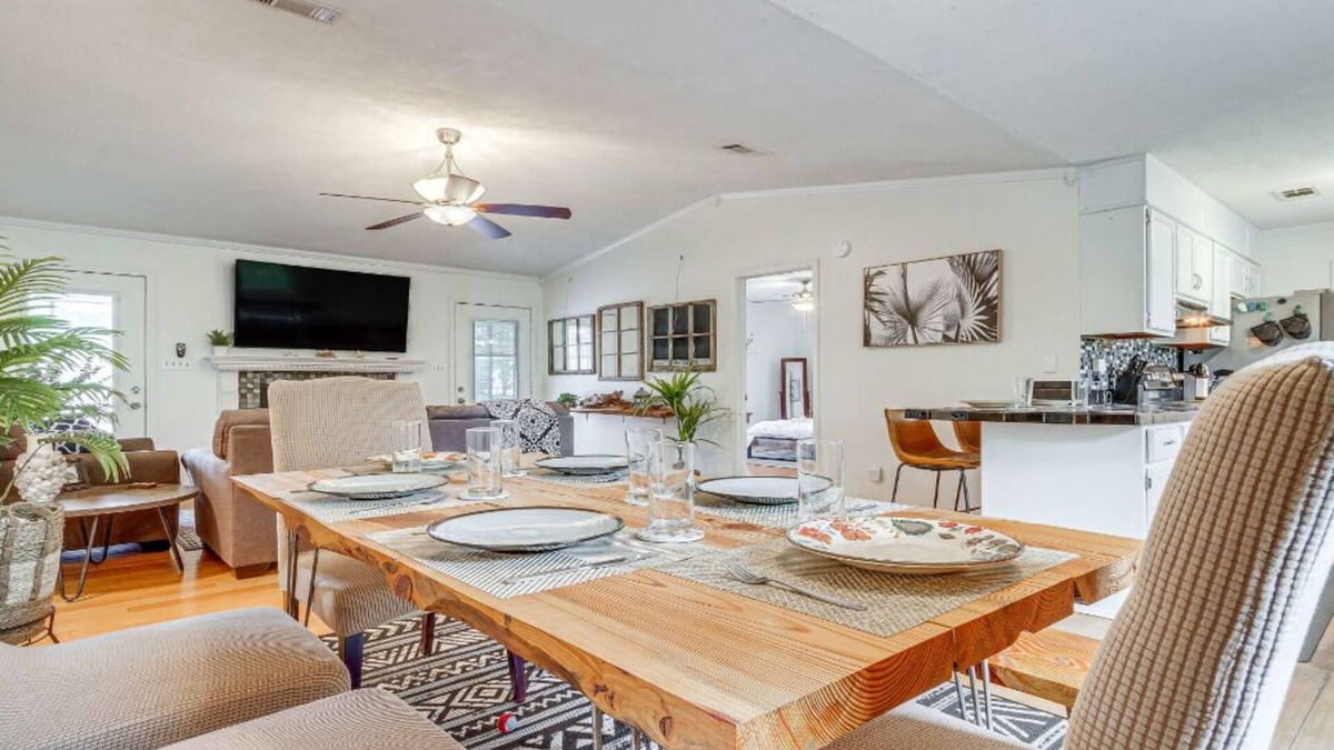 Florida Panhandle House | Milton Waterfront Home w/Dock & Outdoor Kitchen!