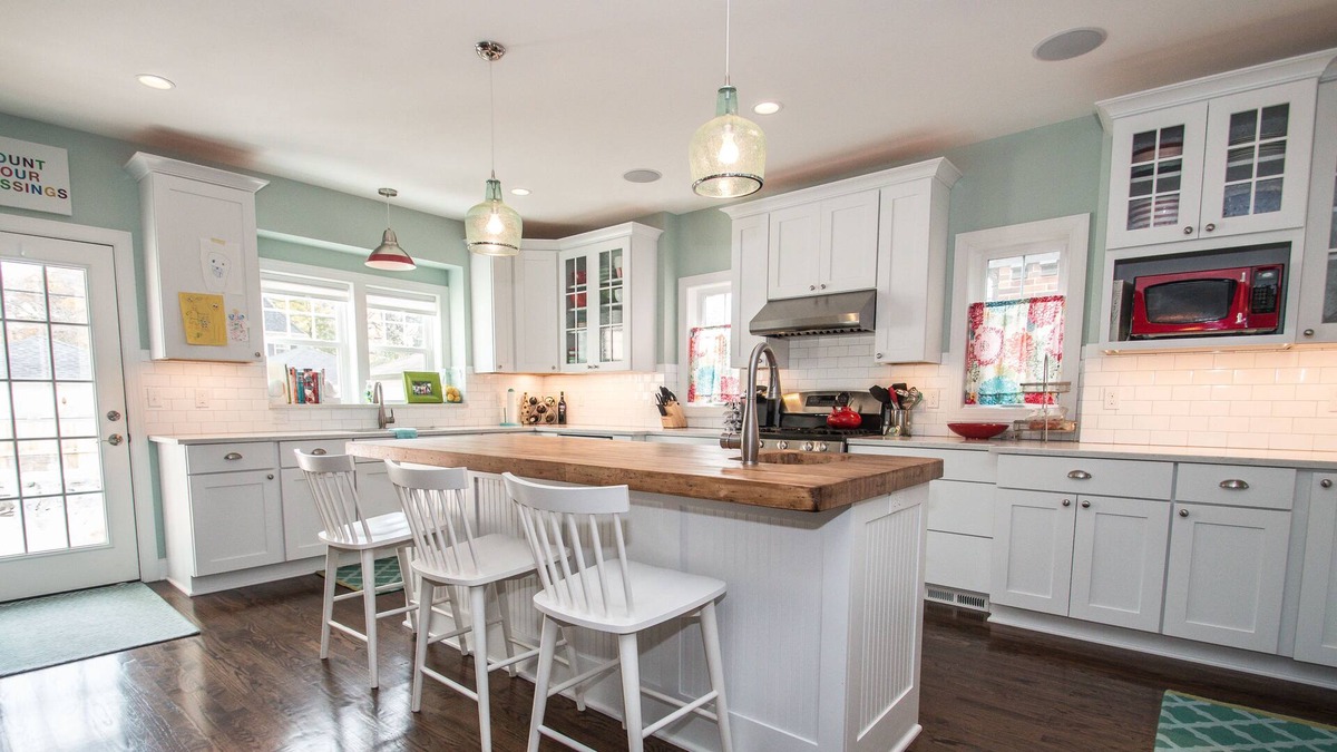 Whitefish Bay House | Milwaukee North Shore; 4 bed, 2.5 bath, Spacious, Open Concept Home
