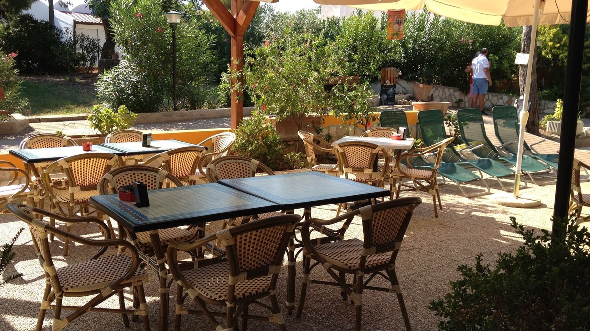 Defensola Apartment | MIMOSA B TRILOCALEin Residence Villa Carla 2 bedrooms, living room kitchenette