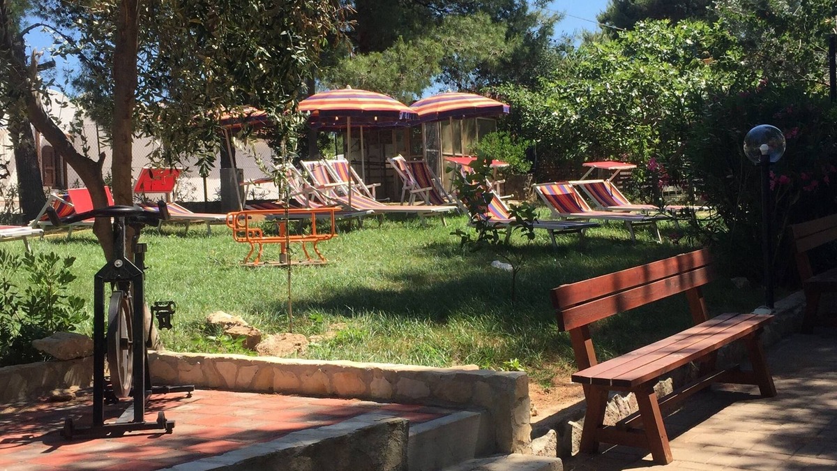 Defensola Bed & Breakfast | MIMOSA C Three-room villa for 6 people 2 bedrooms and living room with 2 beds
