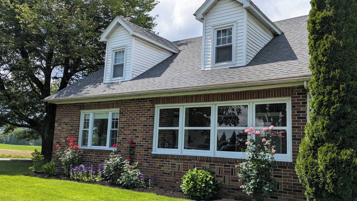 Kinzers House | Mine Ridge House; Buggy watching and farm views. 15 min drive to Sight and Sound
